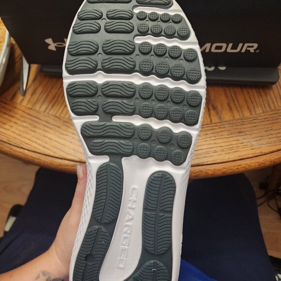 Brand new Under Armour Shoes size 15 mens - Picture 4 of 4